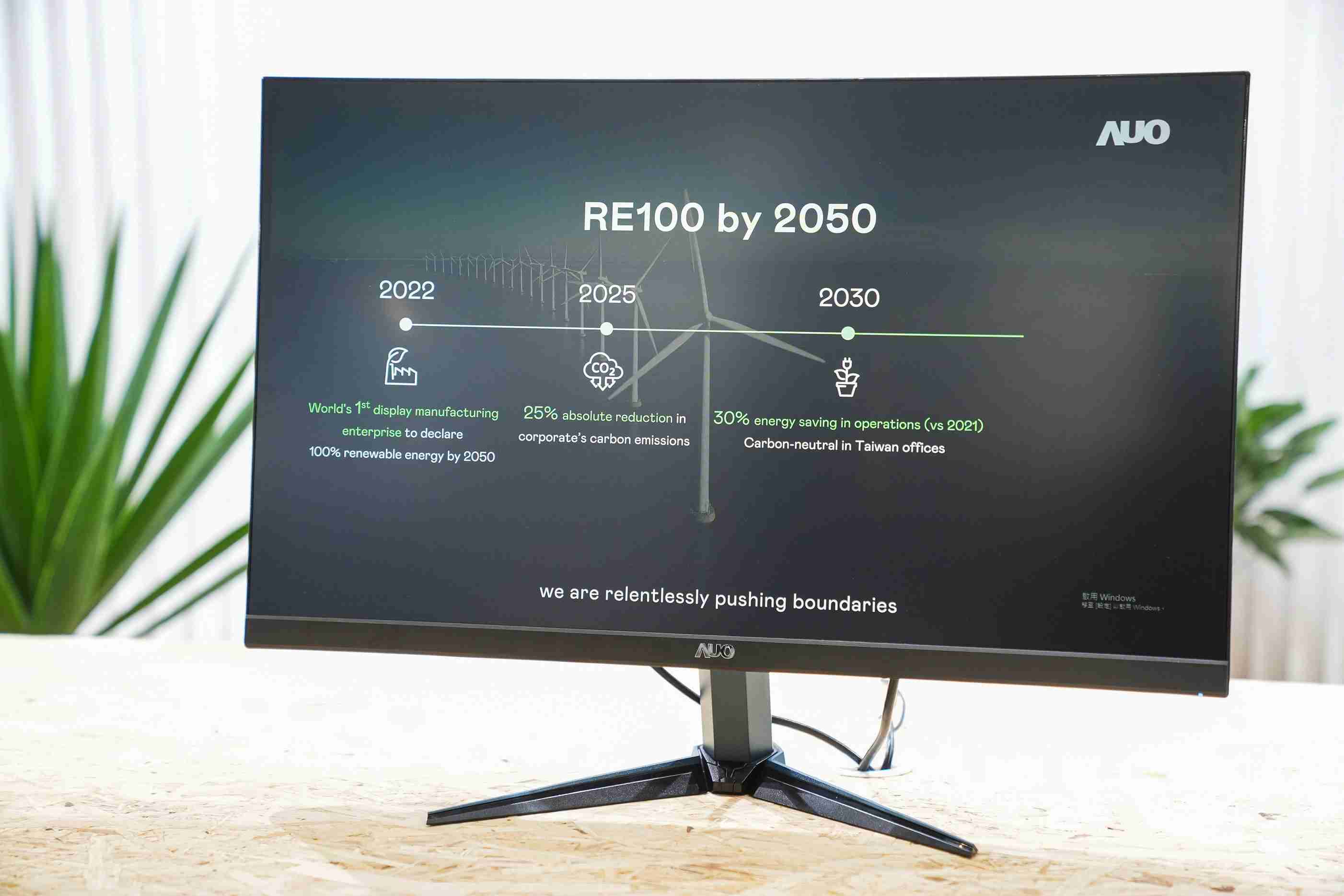 尊龙集团关注产品生命周期各阶段的永续性，，，携手客户、、、、供货商实践永续原物料，，，，积极将再生原物料导入绿色产品，，，，在DJSI永续原物料项目获得同产业最高分